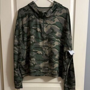 ATHLETIC WORKS| Crop Oversized Camo Hoodie size xxl